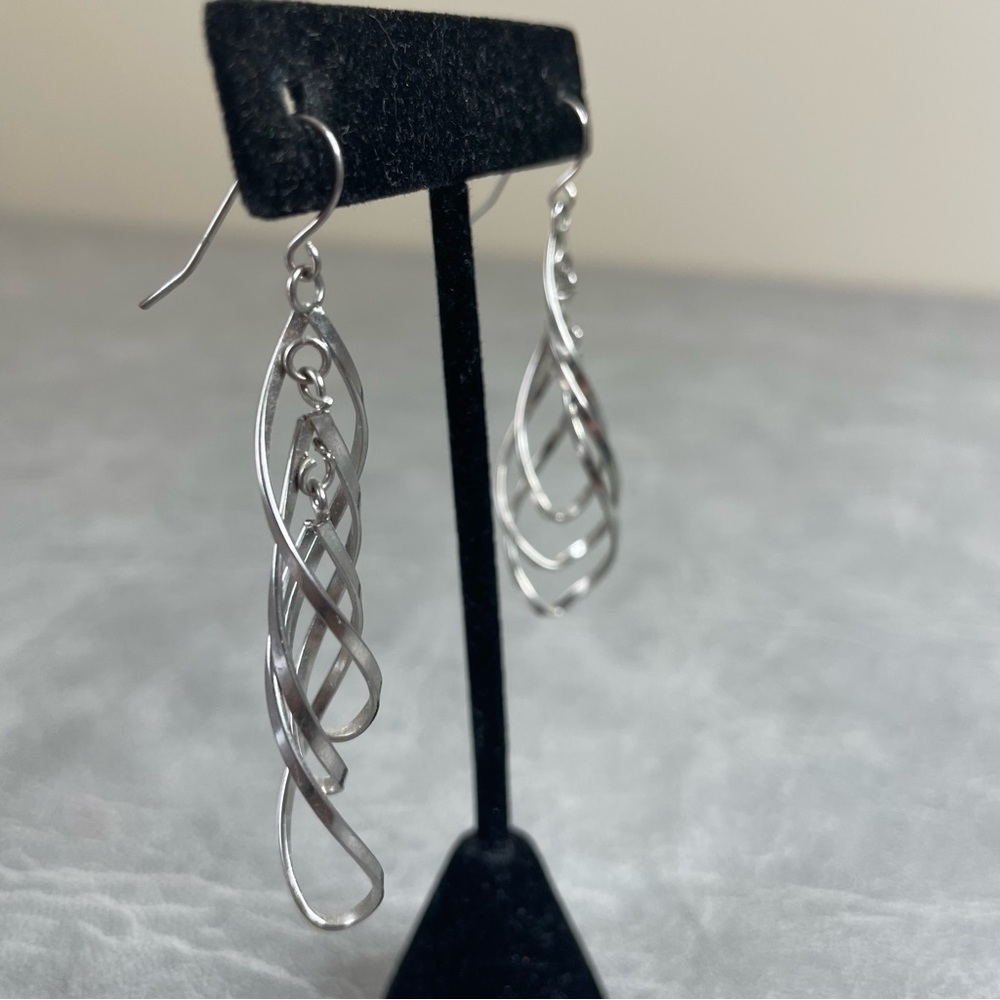 Chic Silver Swirl Earrings - Picture 2 of 6